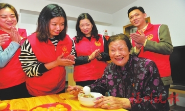 臺(tái)江區(qū)首個(gè)為老志愿服務(wù)驛站啟用  “金厝邊”為八旬老人過(guò)生日