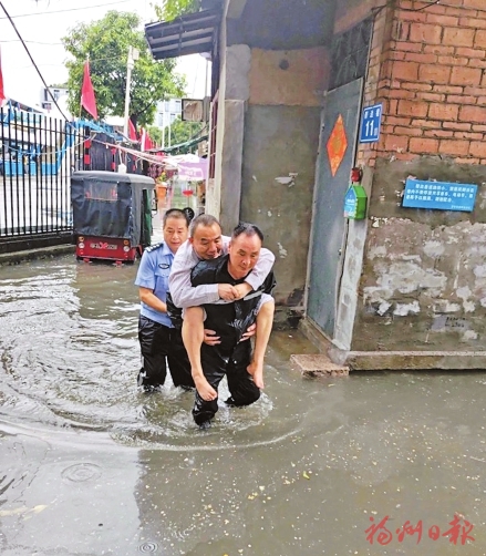臺江：眾志成城戰“盧碧”逆風而行送溫情