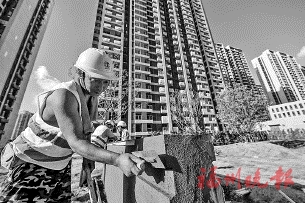 萬科瀾悅花園工地千人奮戰(zhàn) 福州在建最大安置房工程擬明年3月交房