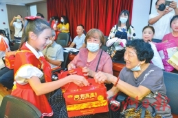 賡續紅色血脈　傳承敬老美德
