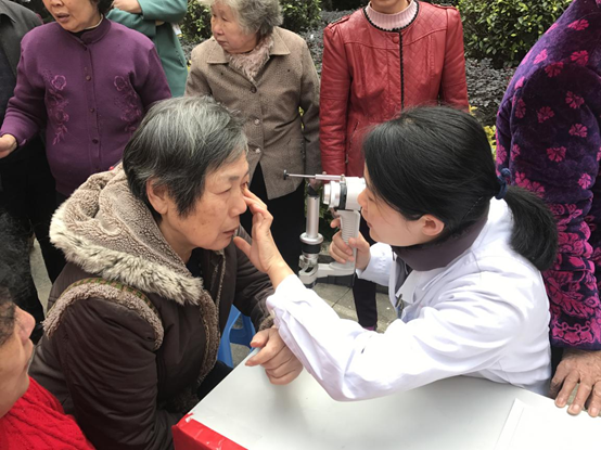 傳承雷鋒精神 構筑精神高地