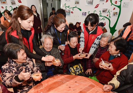 傳承雷鋒精神 構筑精神高地