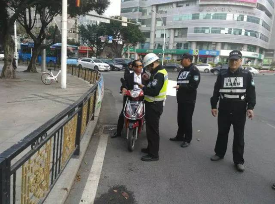 臺江交警五措并舉為文明城市創建保駕護航