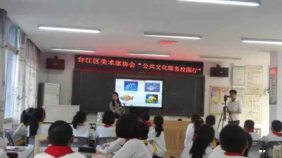 公共文化服務(wù)校園行：學(xué)剪紙觀皮影體驗(yàn)民俗文化