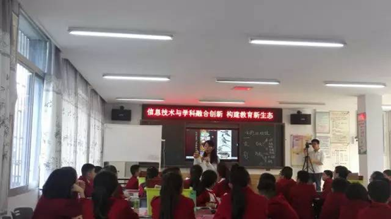 公共文化服務(wù)校園行：學(xué)剪紙觀皮影體驗(yàn)民俗文化