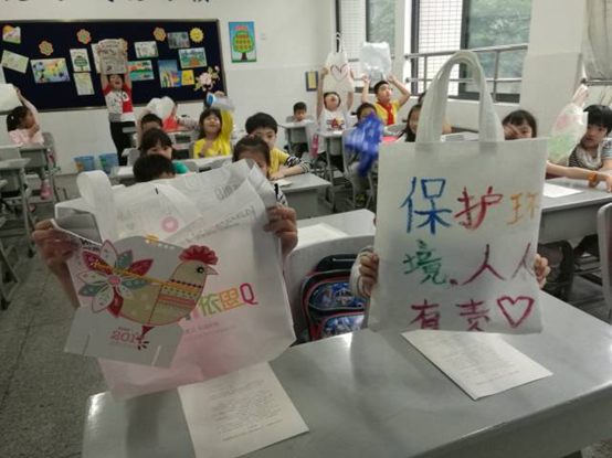 臺(tái)江小紅帽們?yōu)榄h(huán)境做貢獻(xiàn)