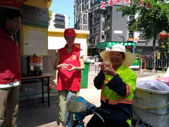 臺(tái)江：用愛心茶攤為夏日支起“清涼”
