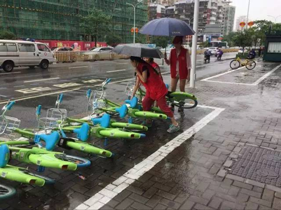 臺風災后志愿服務不停歇 為臺江志愿者點贊