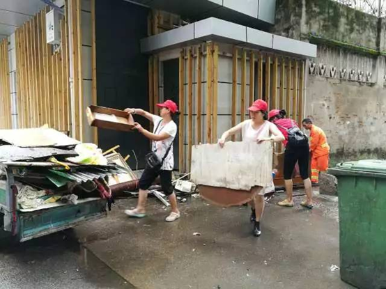 臺風災后志愿服務不停歇 為臺江志愿者點贊