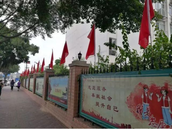 臺(tái)江：紅旗飄飄迎國(guó)慶 滿城盡是“中國(guó)紅”