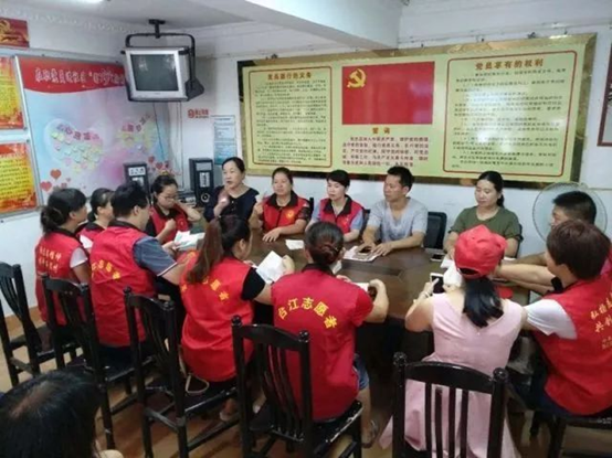 臺江：愛河護(hù)河志愿者在行動(dòng)