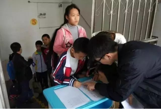 共青團臺江區委舉辦溫暖困境兒童公益活動