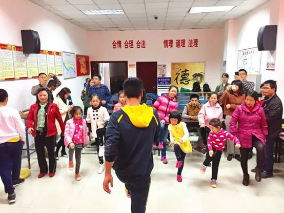 世界冠軍走進臺江與孩子們快樂運動