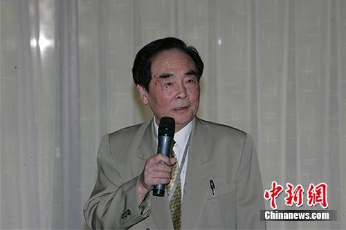 資料圖為2006年8月侯云德院士在禽流感國際會議上。