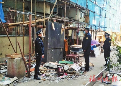 臺江城管拆除中平花園違建