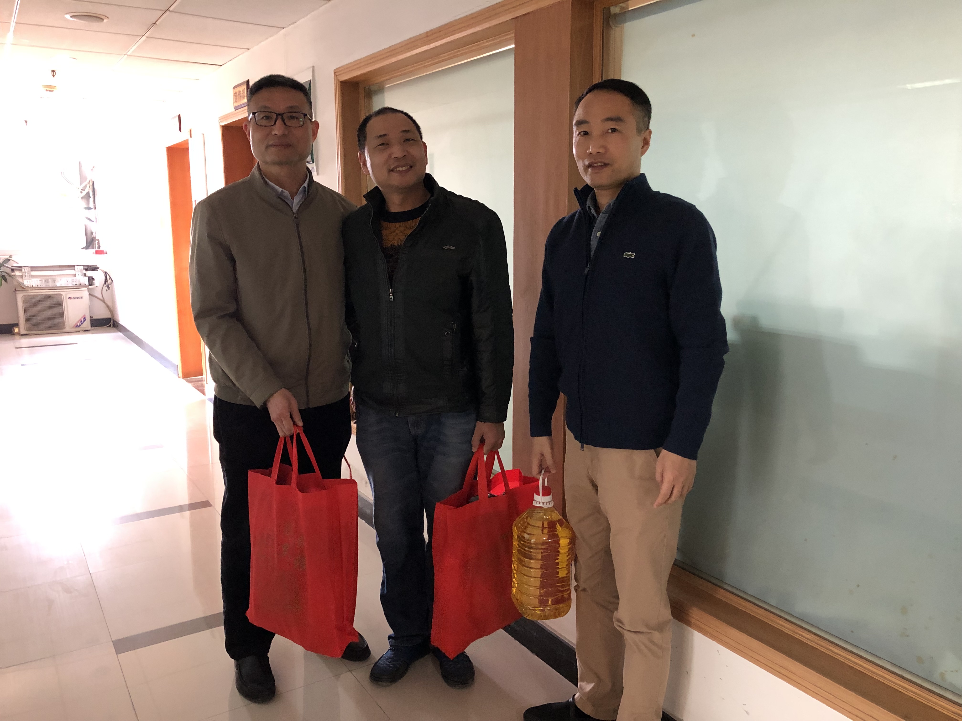臺江區委文明辦走訪慰問道德楷模 禮遇幫扶有德之人