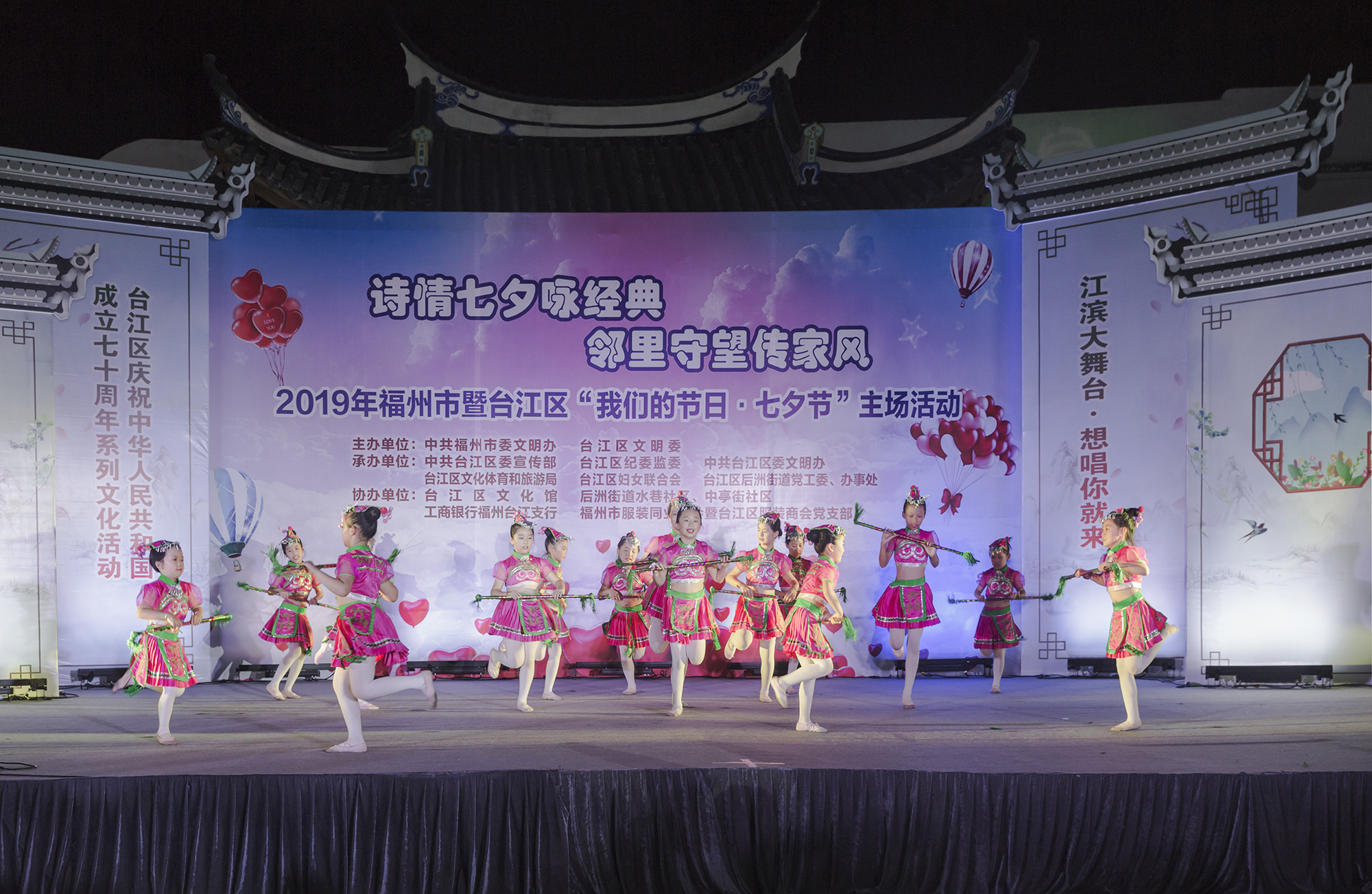 真情解密傳家風(fēng) 和睦友愛鄰里情