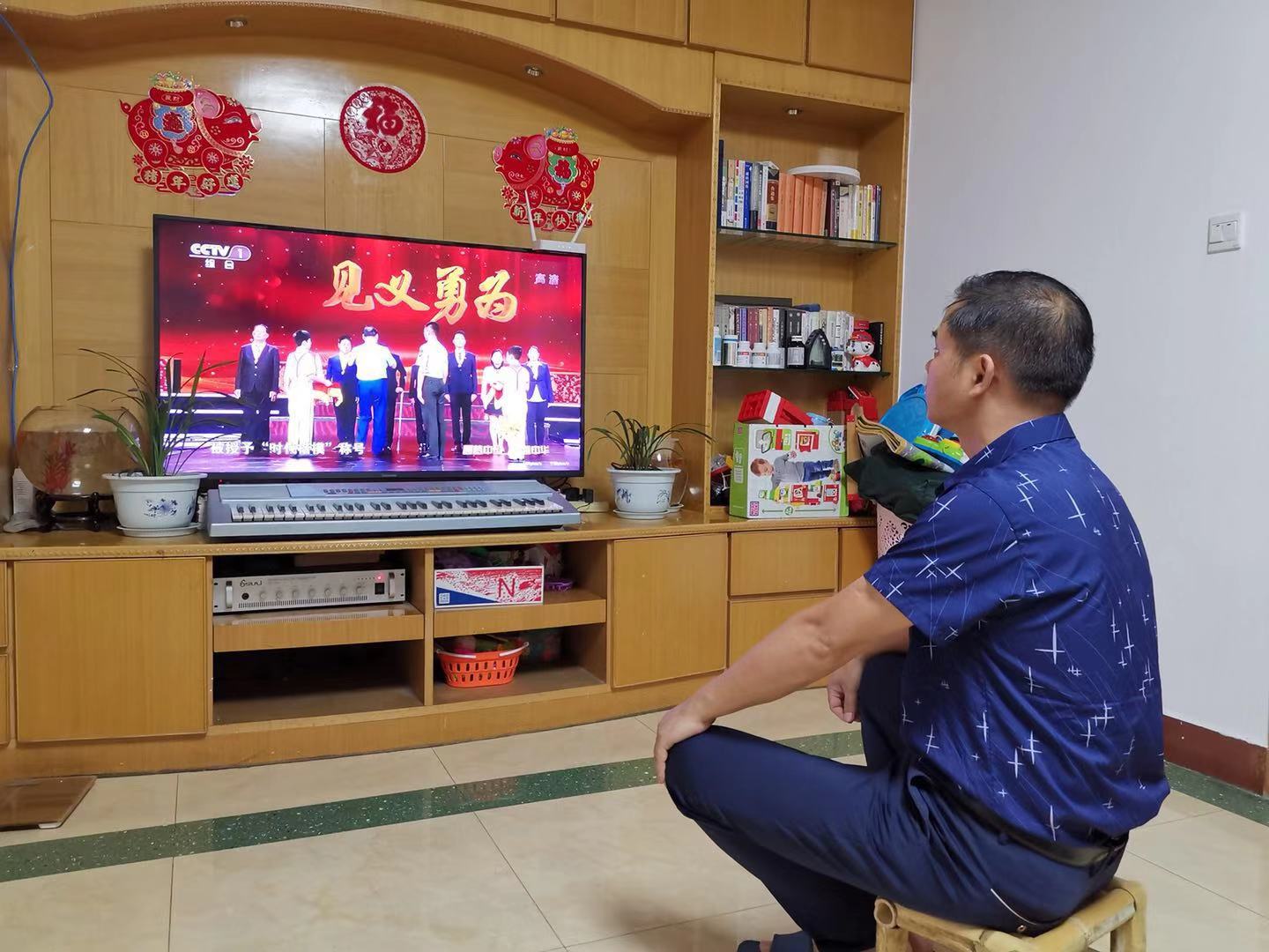 臺(tái)江：廣泛組織觀看第七屆全國(guó)道德模范頒獎(jiǎng)儀式 見賢思齊禮贊榜樣