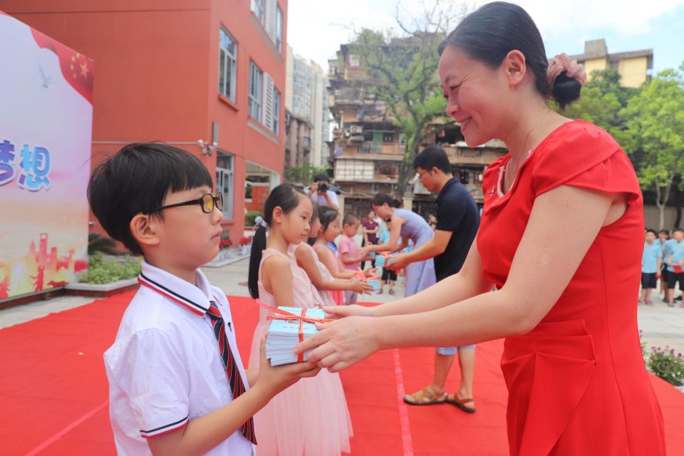 臺江多彩“開學第一課” 將愛國情根植于孩子心中