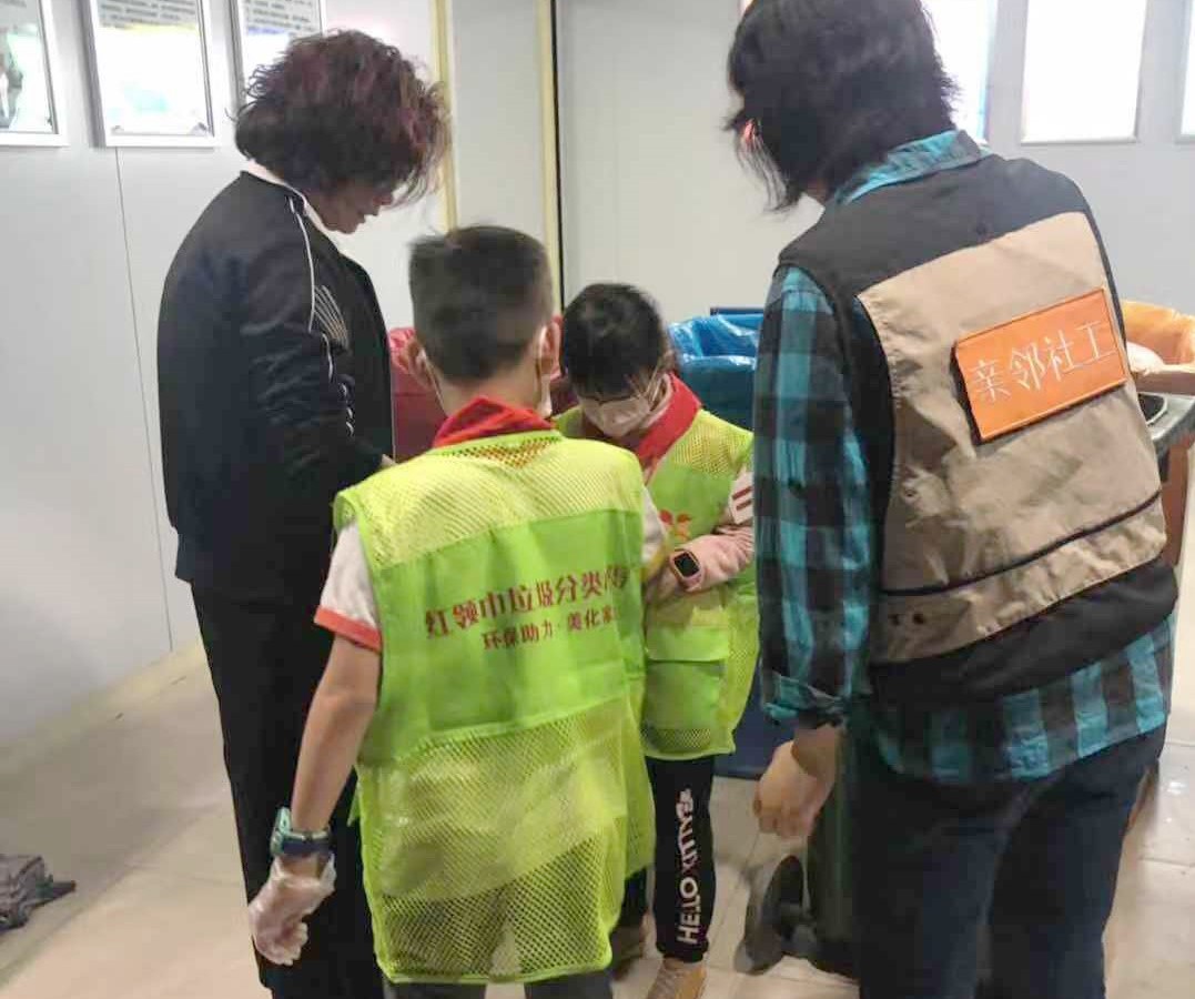 發揮榜樣力量 傳遞文明新風  臺江垃圾分類小督導員走進社區 