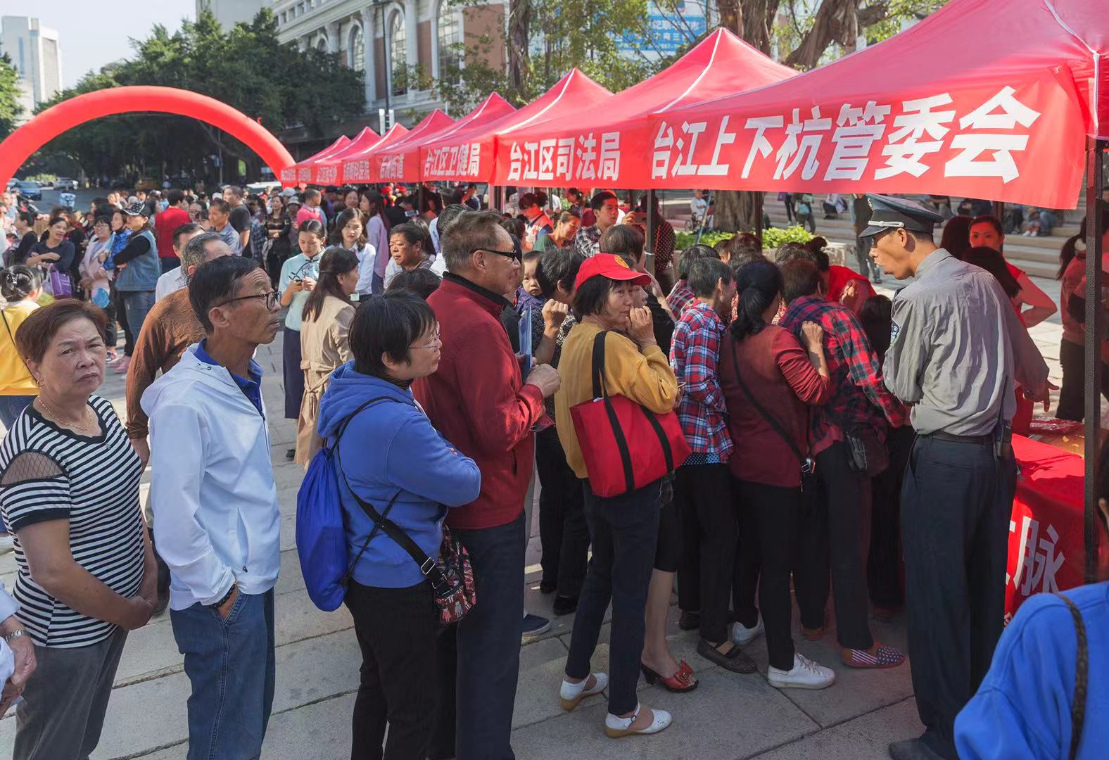 臺江：“書香味”與“志愿紅”的結合 讓社科普及周有意義更有趣味