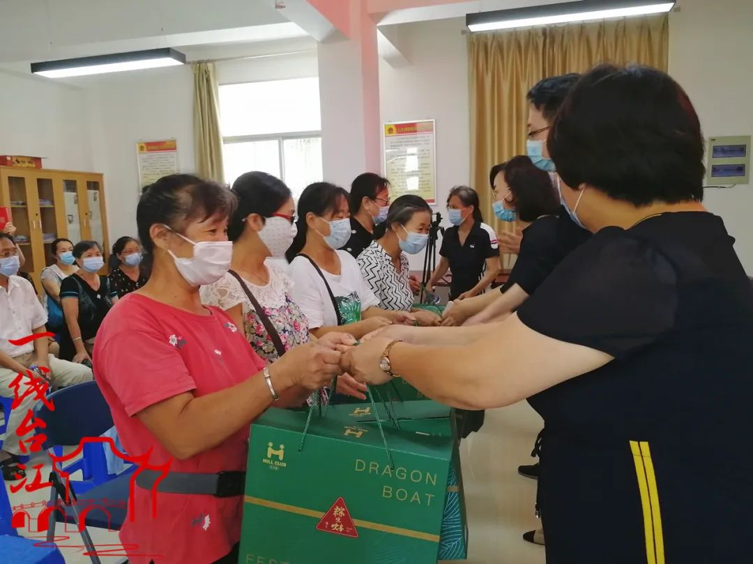志愿服務(wù)亮點(diǎn)頻現(xiàn) 臺(tái)江文明之花在街頭巷尾盛情綻放