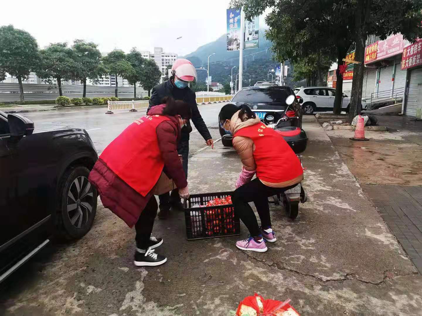 傳遞溫暖 并肩同行 臺江志愿者千方百計為隔離人員親屬送糧