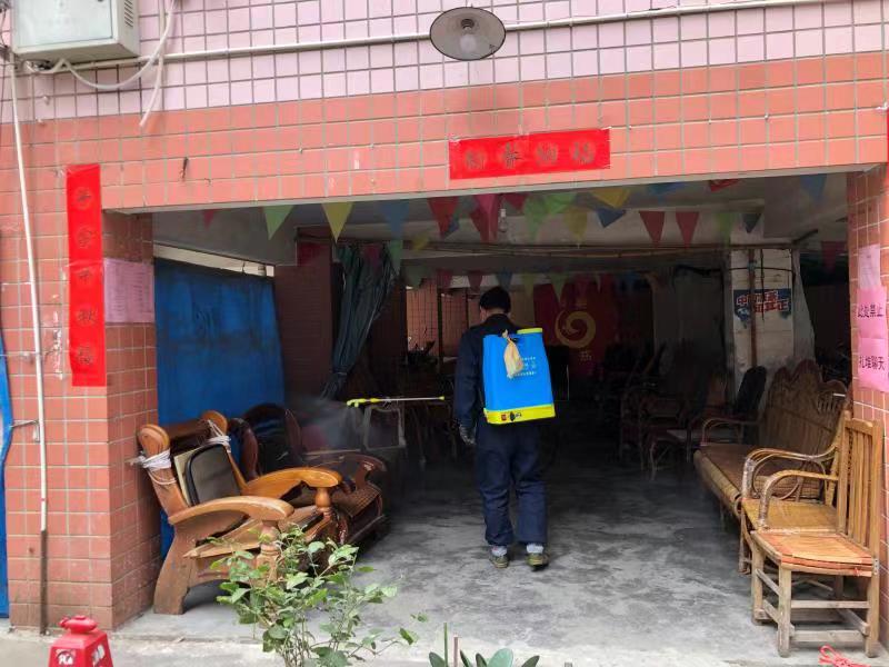 臺(tái)江志愿者堅(jiān)守?zé)o物業(yè)小區(qū) 齊心筑牢防控墻